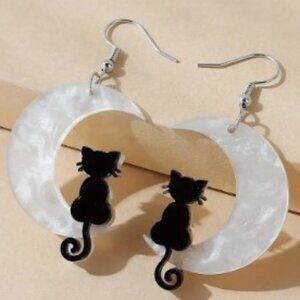 1pair Acrylic Crescent Moon Cat Pendant Earrings Black & White